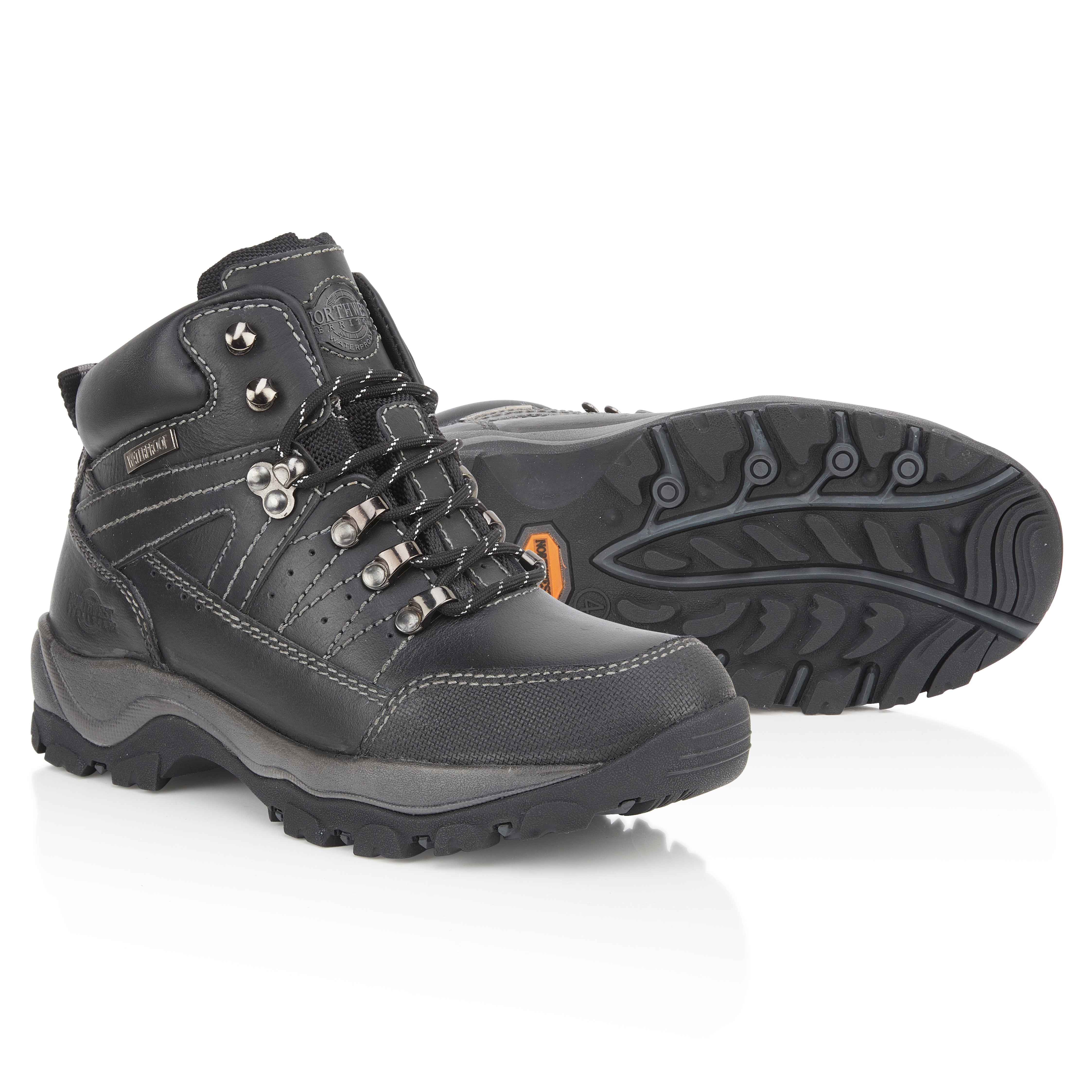 Sole view of NIRVANA Black walking boots