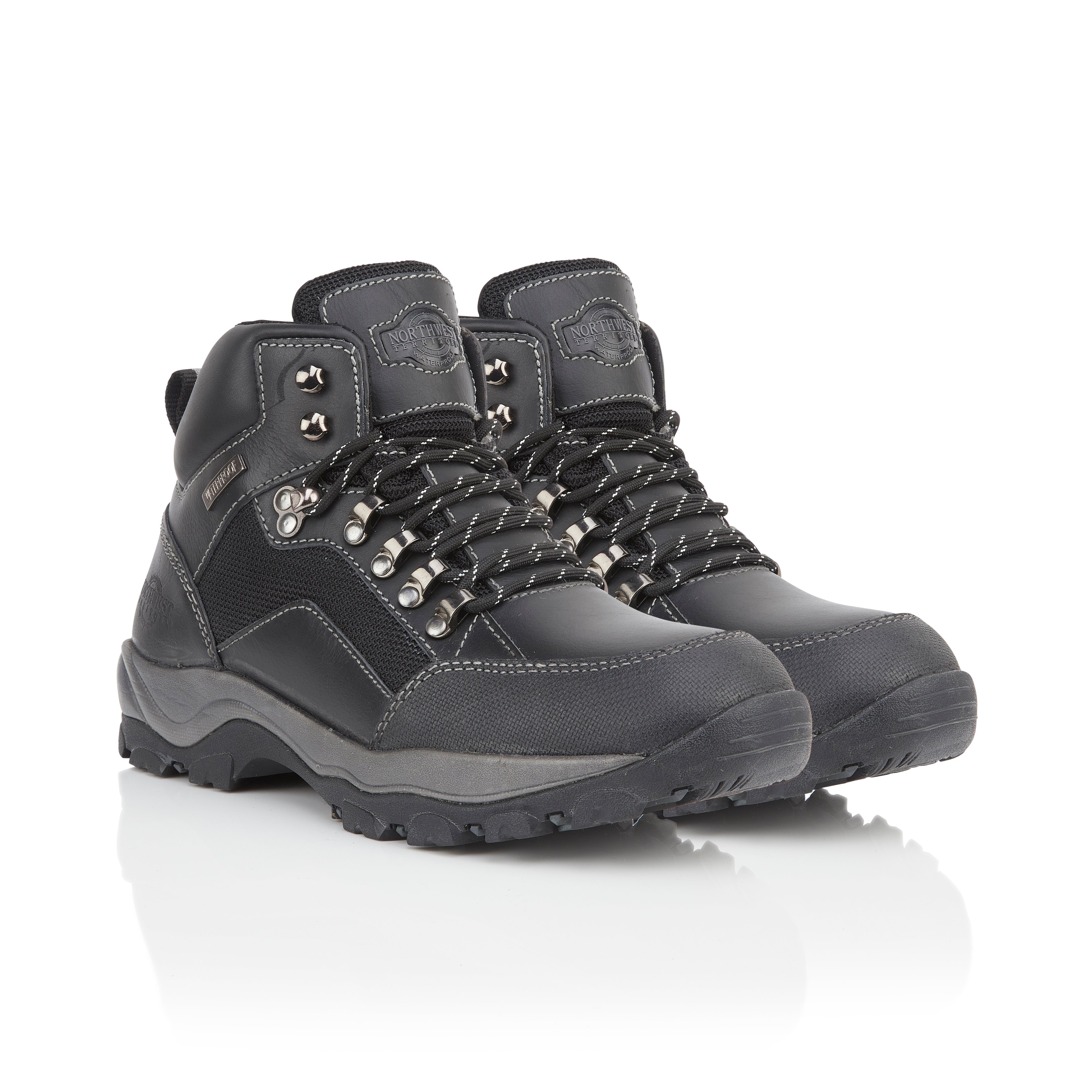 Double angle view of YUKON Black boots