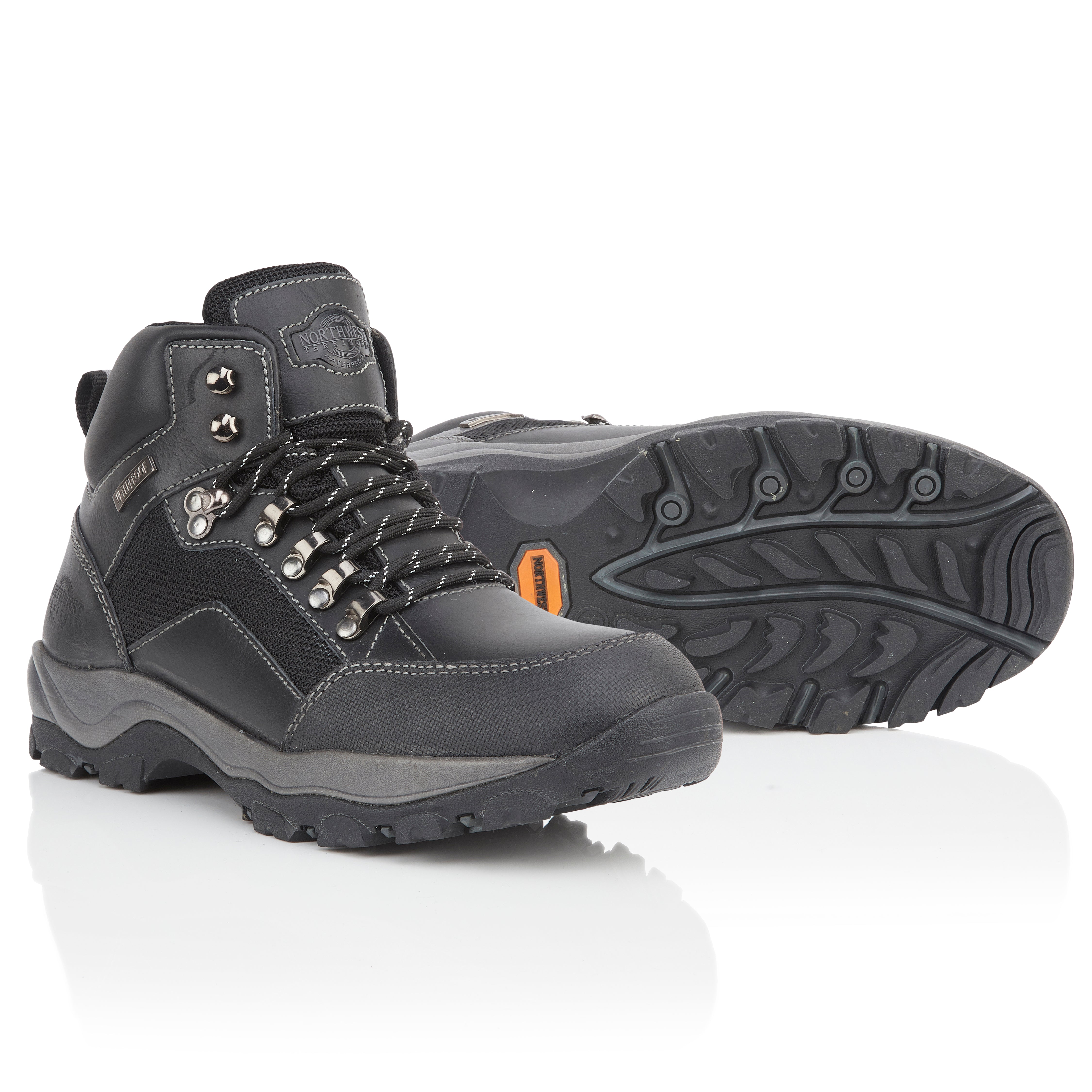 Sole view of YUKON Black walking boots