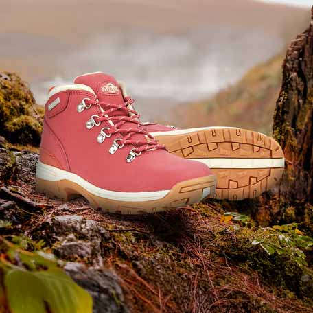 Women’s boots collection in versatile designs, perfect for both casual and outdoor use.